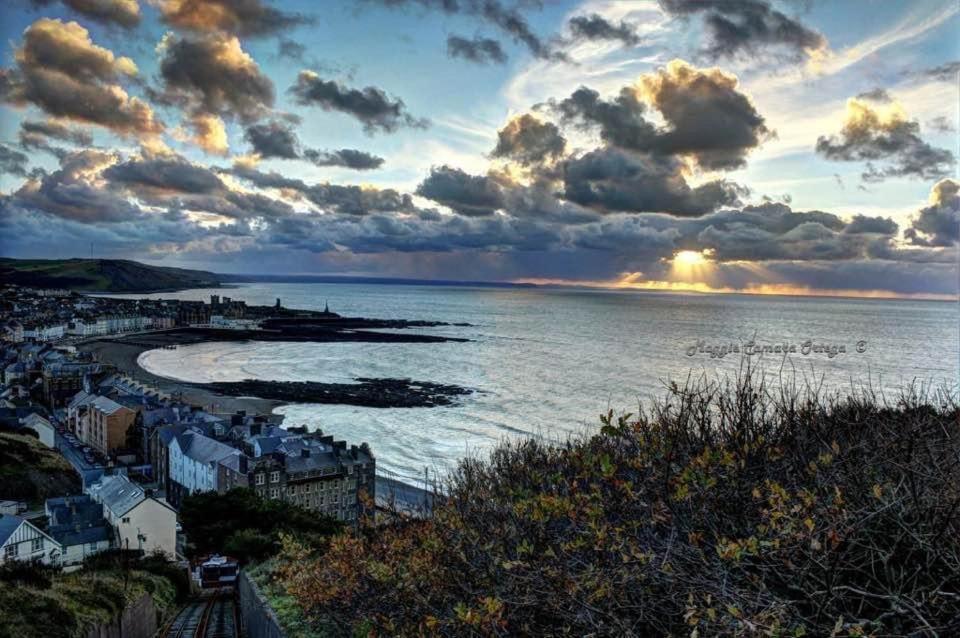 Lake View Romantic Retreat Aberystwyth Exterior foto